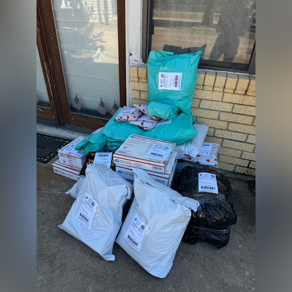 LIKE & SHARE - Picture 3 of 13